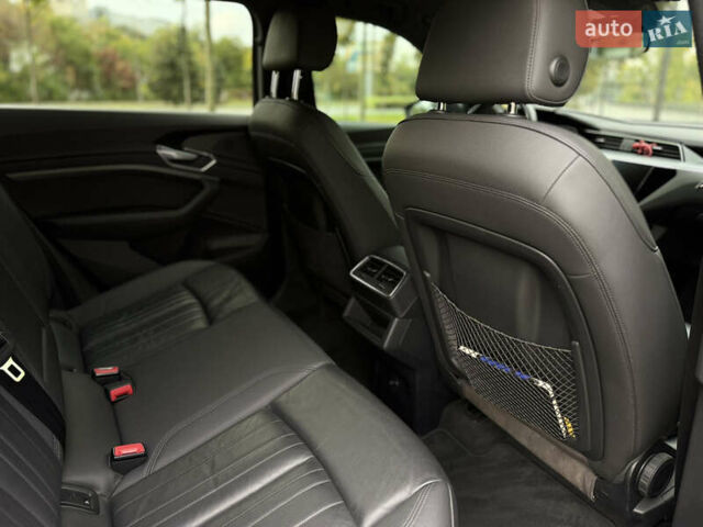 Ауді E-Tron 2020 у Дніпро (Дніпропетровську) на Automoto.ua Сірий Ауді E-Tron, об'ємом двигуна 0 л та пробігом 113 тис. км за 26900 $, фото 12 на Automoto.ua