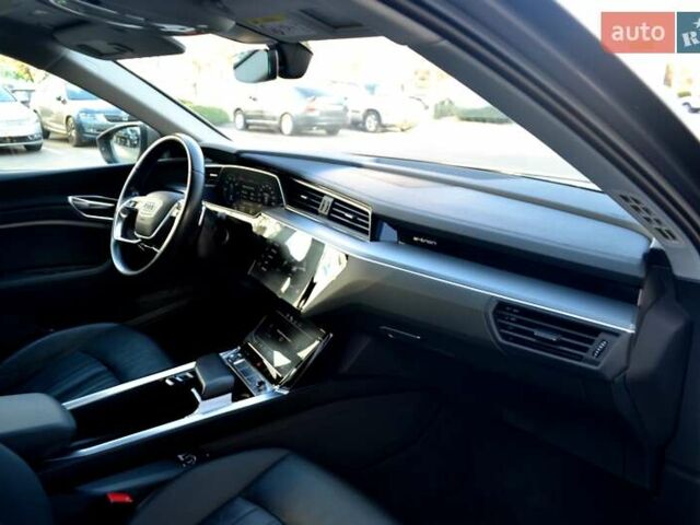 Серый Ауди E-Tron, объемом двигателя 0 л и пробегом 125 тыс. км за 23800 $, фото 19 на Automoto.ua