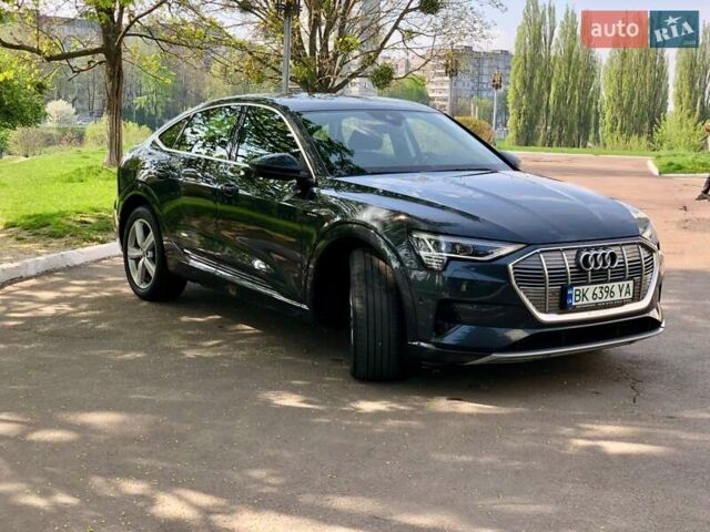 Серый Ауди E-Tron, объемом двигателя 0 л и пробегом 148 тыс. км за 25750 $, фото 2 на Automoto.ua
