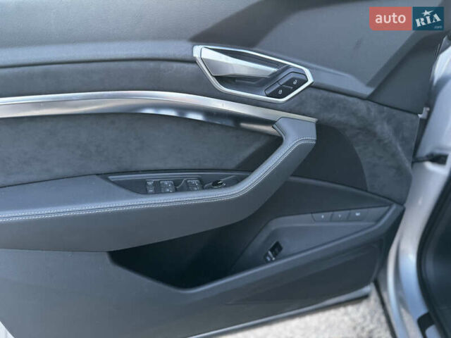 Серый Ауди E-Tron, объемом двигателя 0 л и пробегом 108 тыс. км за 29000 $, фото 14 на Automoto.ua