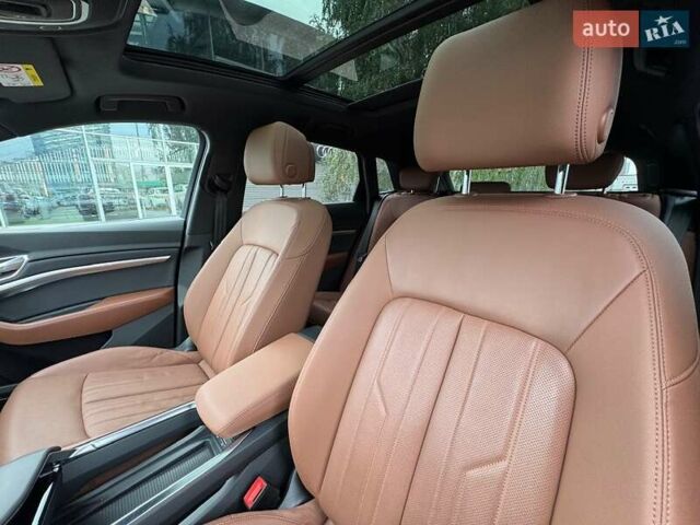 Серый Ауди E-Tron, объемом двигателя 0 л и пробегом 58 тыс. км за 37000 $, фото 36 на Automoto.ua