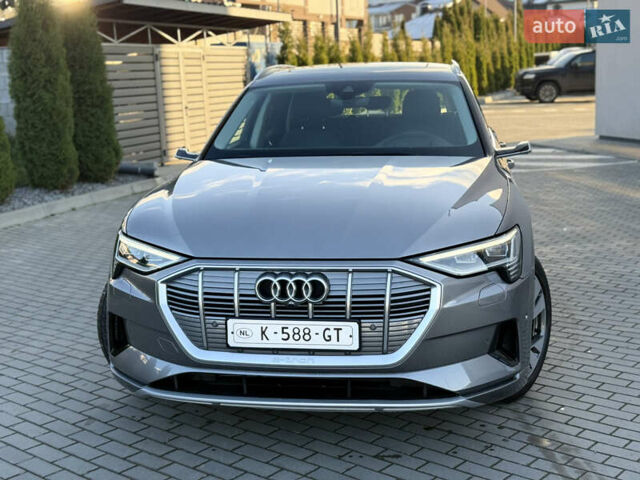 Серый Ауди E-Tron, объемом двигателя 0 л и пробегом 121 тыс. км за 27699 $, фото 3 на Automoto.ua