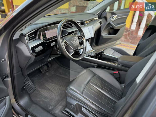 Сірий Ауді E-Tron, об'ємом двигуна 0 л та пробігом 170 тис. км за 25600 $, фото 4 на Automoto.ua