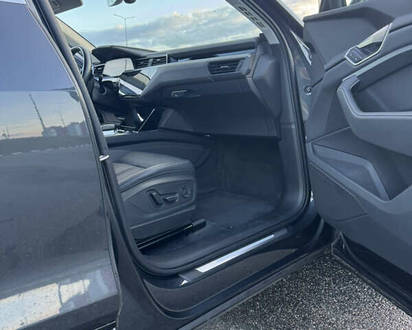 Сірий Ауді E-Tron, об'ємом двигуна 0 л та пробігом 169 тис. км за 26250 $, фото 25 на Automoto.ua