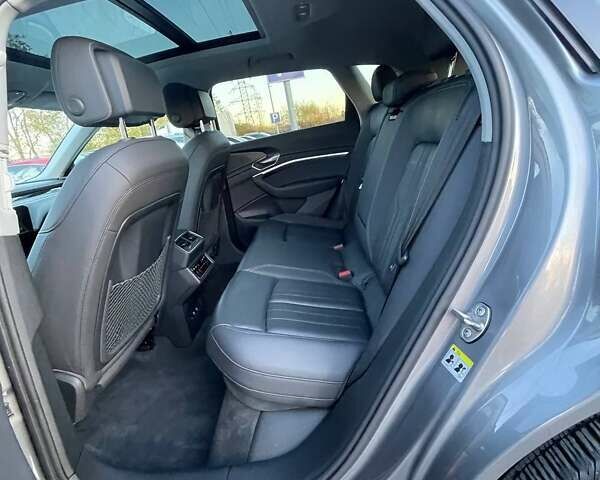 Серый Ауди E-Tron, объемом двигателя 0 л и пробегом 45 тыс. км за 29900 $, фото 24 на Automoto.ua