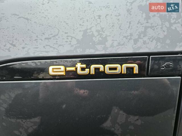 Серый Ауди E-Tron, объемом двигателя 0 л и пробегом 112 тыс. км за 27600 $, фото 17 на Automoto.ua