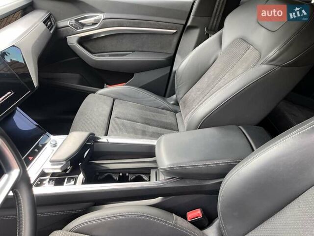Серый Ауди E-Tron, объемом двигателя 0 л и пробегом 54 тыс. км за 35000 $, фото 19 на Automoto.ua