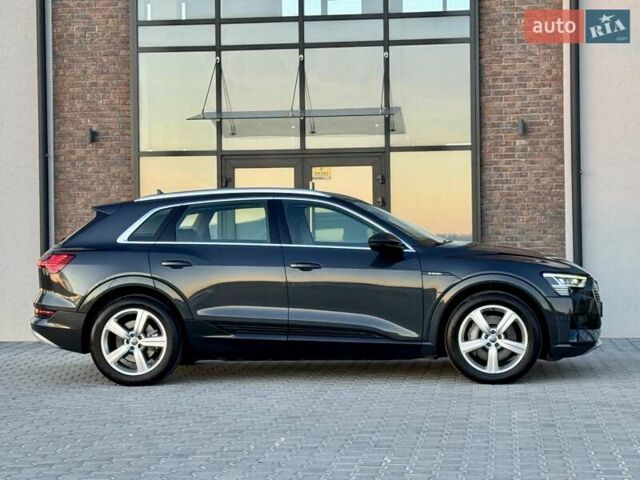 Серый Ауди E-Tron, объемом двигателя 0 л и пробегом 97 тыс. км за 21900 $, фото 22 на Automoto.ua