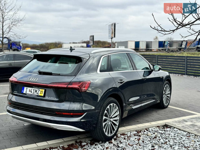 Серый Ауди E-Tron, объемом двигателя 0 л и пробегом 150 тыс. км за 25500 $, фото 4 на Automoto.ua