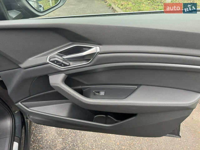 Серый Ауди E-Tron, объемом двигателя 0 л и пробегом 150 тыс. км за 23800 $, фото 28 на Automoto.ua