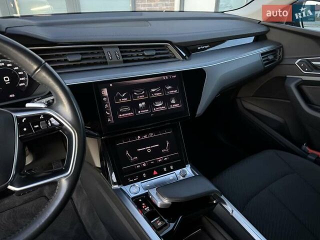 Серый Ауди E-Tron, объемом двигателя 0 л и пробегом 97 тыс. км за 21900 $, фото 49 на Automoto.ua