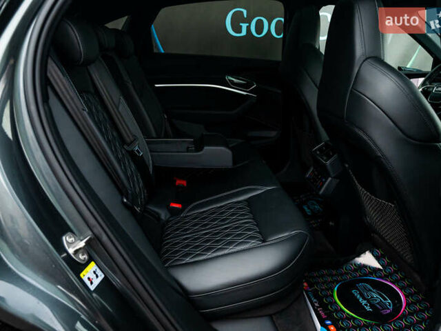 Сірий Ауді E-Tron, об'ємом двигуна 0 л та пробігом 82 тис. км за 39888 $, фото 60 на Automoto.ua