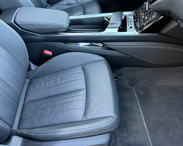 Серый Ауди E-Tron, объемом двигателя 0 л и пробегом 121 тыс. км за 27699 $, фото 24 на Automoto.ua