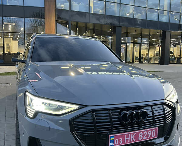 Сірий Ауді E-Tron, об'ємом двигуна 0 л та пробігом 104 тис. км за 32500 $, фото 14 на Automoto.ua