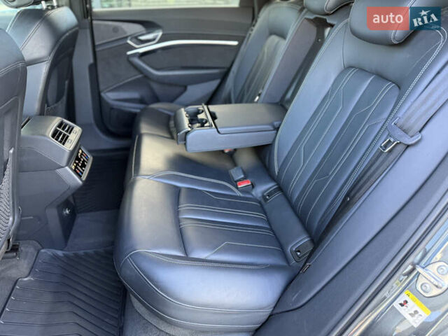 Серый Ауди E-Tron, объемом двигателя 0 л и пробегом 41 тыс. км за 44990 $, фото 39 на Automoto.ua