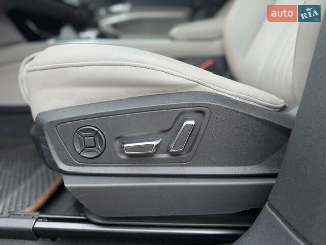 Серый Ауди E-Tron, объемом двигателя 0 л и пробегом 71 тыс. км за 35700 $, фото 20 на Automoto.ua