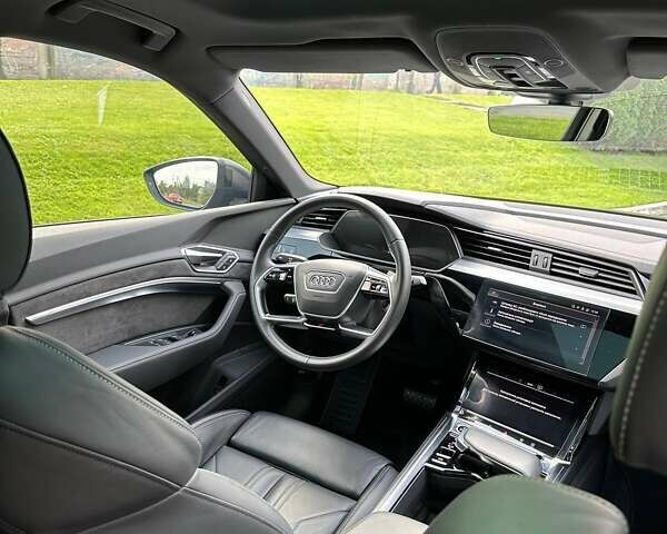 Серый Ауди E-Tron, объемом двигателя 0 л и пробегом 49 тыс. км за 40500 $, фото 12 на Automoto.ua