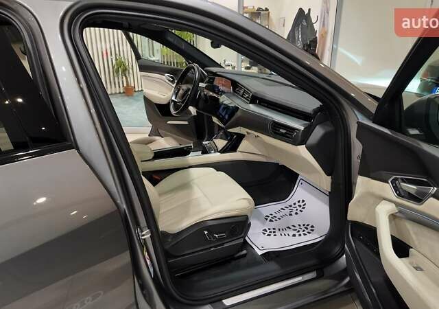 Серый Ауди E-Tron, объемом двигателя 0 л и пробегом 144 тыс. км за 29700 $, фото 28 на Automoto.ua