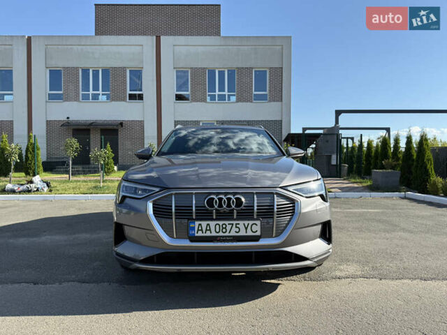 Сірий Ауді E-Tron, об'ємом двигуна 0 л та пробігом 65 тис. км за 39990 $, фото 1 на Automoto.ua