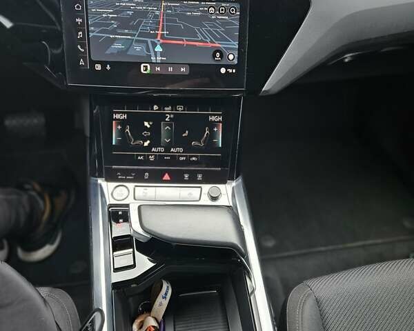 Серый Ауди E-Tron, объемом двигателя 0 л и пробегом 112 тыс. км за 27600 $, фото 9 на Automoto.ua