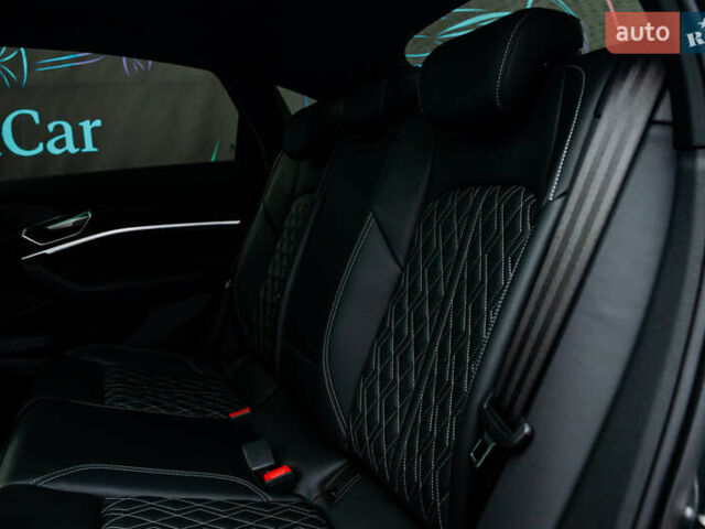 Сірий Ауді E-Tron, об'ємом двигуна 0 л та пробігом 82 тис. км за 39888 $, фото 69 на Automoto.ua