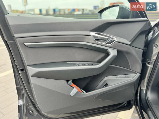 Серый Ауди E-Tron, объемом двигателя 0 л и пробегом 150 тыс. км за 25500 $, фото 17 на Automoto.ua