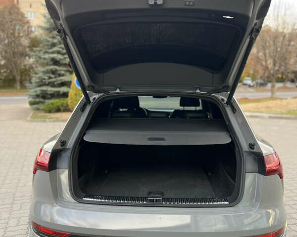 Ауди E-Tron 2020 в Луцке на Automoto.ua Серый Ауди E-Tron, объемом двигателя 0 л и пробегом 104 тыс. км за 33000 $, фото 28 на Automoto.ua