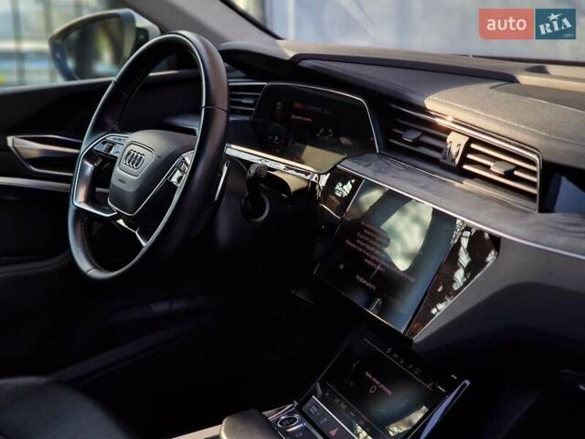 Серый Ауди E-Tron, объемом двигателя 0 л и пробегом 12 тыс. км за 31990 $, фото 53 на Automoto.ua