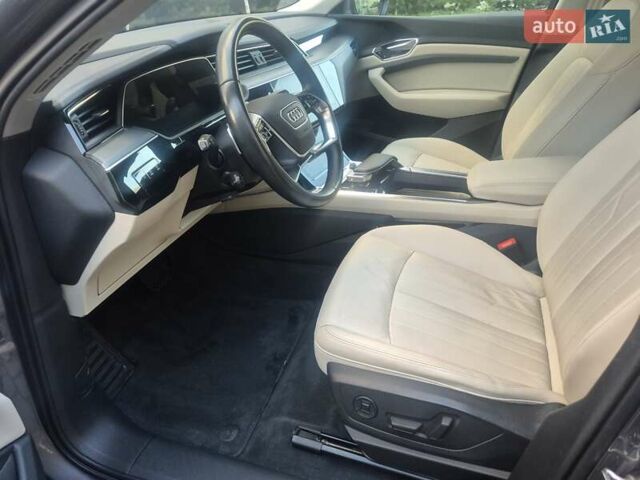 Ауди E-Tron 2020 в Хмельницком на Automoto.ua Серый Ауди E-Tron, объемом двигателя 0 л и пробегом 146 тыс. км за 22700 $, фото 41 на Automoto.ua