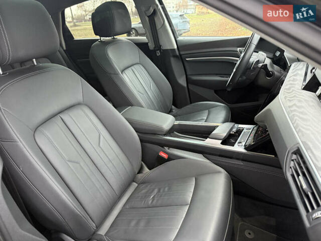 Сірий Ауді E-Tron, об'ємом двигуна 0 л та пробігом 53 тис. км за 34000 $, фото 27 на Automoto.ua