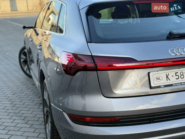 Серый Ауди E-Tron, объемом двигателя 0 л и пробегом 121 тыс. км за 27699 $, фото 15 на Automoto.ua