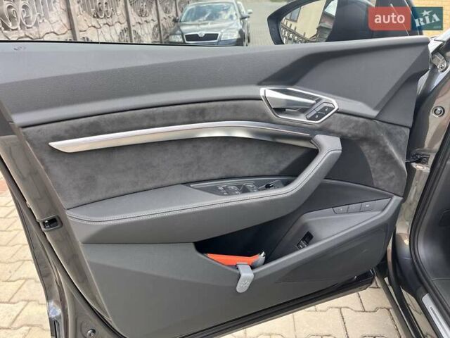 Серый Ауди E-Tron, объемом двигателя 0 л и пробегом 54 тыс. км за 35000 $, фото 14 на Automoto.ua
