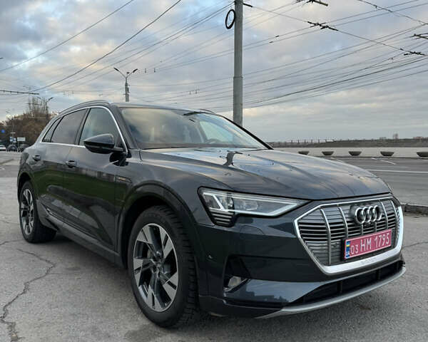 Сірий Ауді E-Tron, об'ємом двигуна 0 л та пробігом 108 тис. км за 25900 $, фото 8 на Automoto.ua