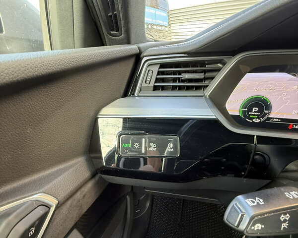 Серый Ауди E-Tron, объемом двигателя 0 л и пробегом 145 тыс. км за 37500 $, фото 55 на Automoto.ua
