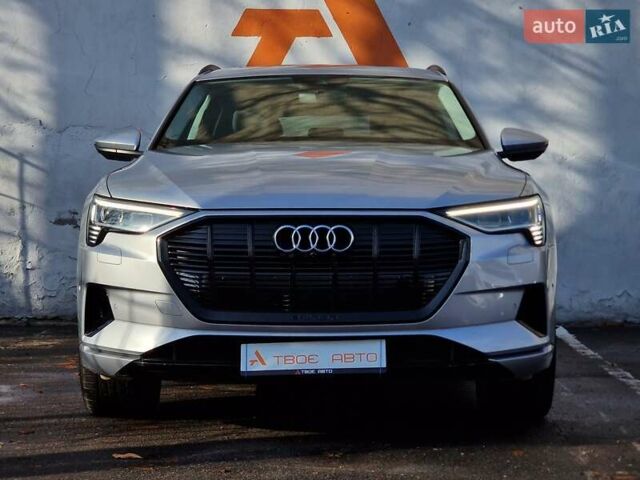 Серый Ауди E-Tron, объемом двигателя 0 л и пробегом 12 тыс. км за 31990 $, фото 4 на Automoto.ua