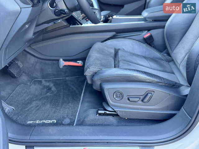 Сірий Ауді E-Tron, об'ємом двигуна 0 л та пробігом 105 тис. км за 34000 $, фото 22 на Automoto.ua