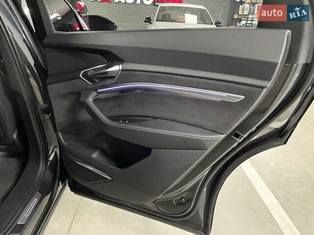 Серый Ауди E-Tron, объемом двигателя 0 л и пробегом 120 тыс. км за 28700 $, фото 42 на Automoto.ua
