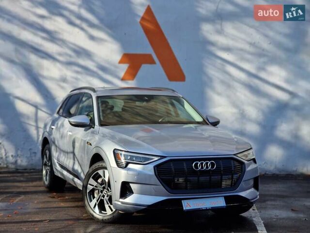 Серый Ауди E-Tron, объемом двигателя 0 л и пробегом 12 тыс. км за 31990 $, фото 12 на Automoto.ua