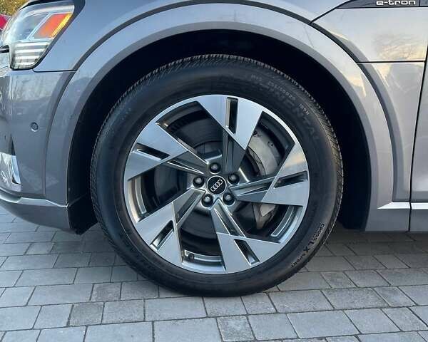 Серый Ауди E-Tron, объемом двигателя 0 л и пробегом 45 тыс. км за 29900 $, фото 5 на Automoto.ua