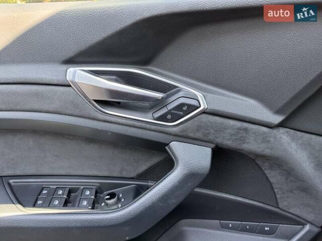 Сірий Ауді E-Tron, об'ємом двигуна 0 л та пробігом 78 тис. км за 30500 $, фото 21 на Automoto.ua