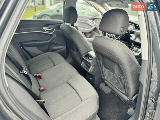 Серый Ауди E-Tron, объемом двигателя 0 л и пробегом 150 тыс. км за 25500 $, фото 24 на Automoto.ua