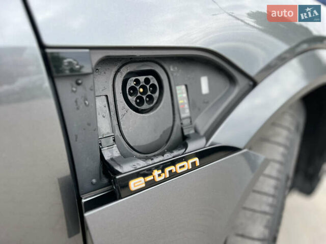 Серый Ауди E-Tron, объемом двигателя 0 л и пробегом 41 тыс. км за 44990 $, фото 20 на Automoto.ua