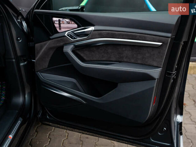 Сірий Ауді E-Tron, об'ємом двигуна 0 л та пробігом 82 тис. км за 39888 $, фото 80 на Automoto.ua