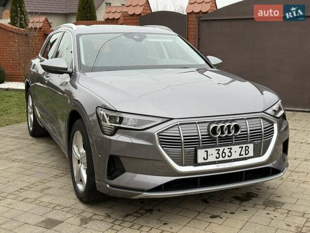 Сірий Ауді E-Tron, об'ємом двигуна 0 л та пробігом 110 тис. км за 28999 $, фото 2 на Automoto.ua
