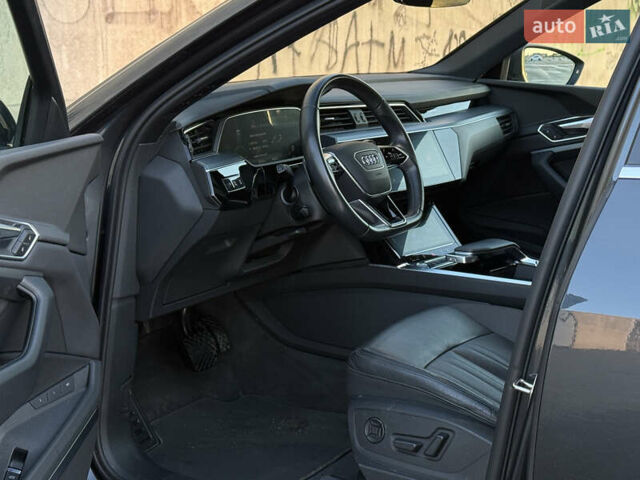 Ауді E-Tron 2020 у Львові на Automoto.ua Сірий Ауді E-Tron, об'ємом двигуна 0 л та пробігом 81 тис. км за 34920 $, фото 30 на Automoto.ua