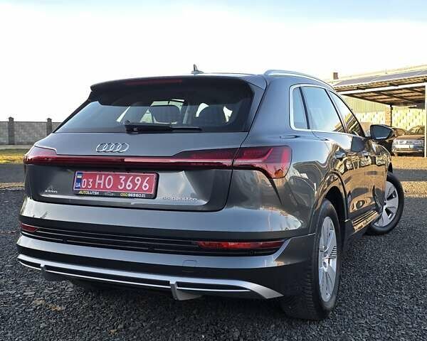 Серый Ауди E-Tron, объемом двигателя 0 л и пробегом 99 тыс. км за 31990 $, фото 4 на Automoto.ua