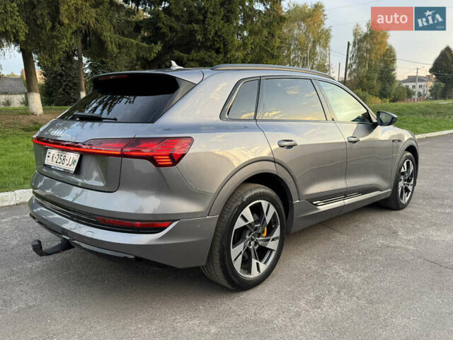 Сірий Ауді E-Tron, об'ємом двигуна 0 л та пробігом 180 тис. км за 21500 $, фото 4 на Automoto.ua