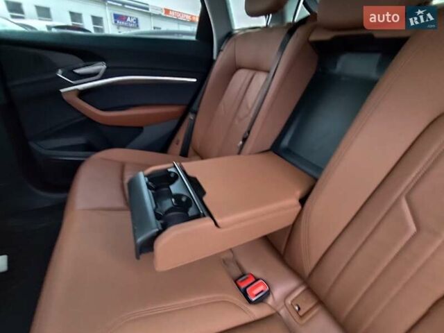 Серый Ауди E-Tron, объемом двигателя 0 л и пробегом 169 тыс. км за 33999 $, фото 36 на Automoto.ua