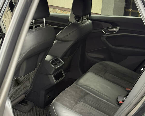 Сірий Ауді E-Tron, об'ємом двигуна 0 л та пробігом 50 тис. км за 33900 $, фото 13 на Automoto.ua