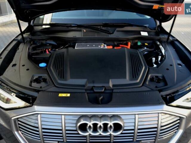 Серый Ауди E-Tron, объемом двигателя 0 л и пробегом 125 тыс. км за 23800 $, фото 214 на Automoto.ua